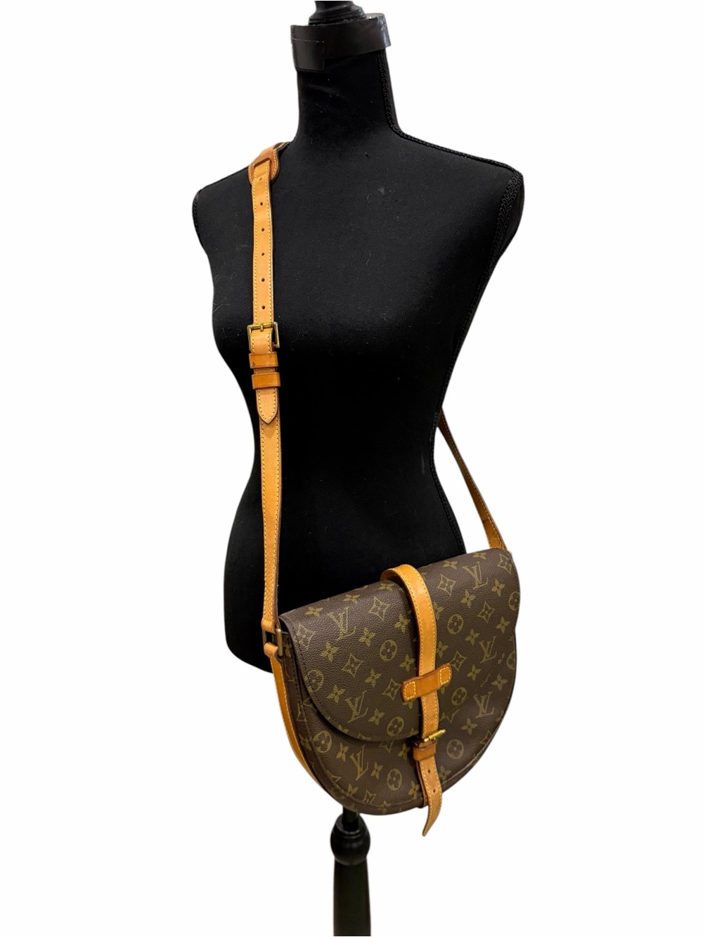 Louis Vuitton Monogram Chantilly GM Crossbody Bag - Picture 5 of 17